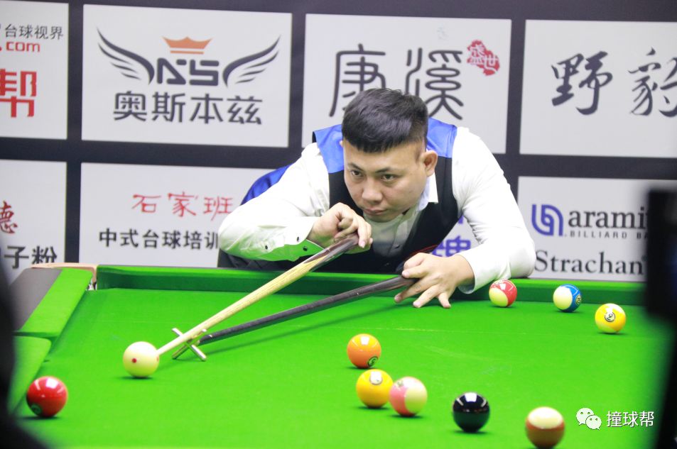 足球比赛瞬 足球比赛瞬