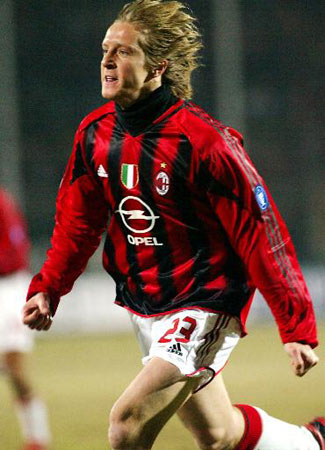 尤文官方：弗朗西斯科-孔塞桑当选队内10月最佳球员