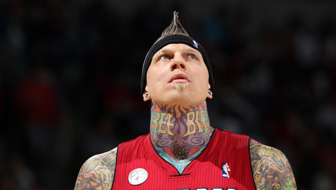 这背后有三 这背后有三