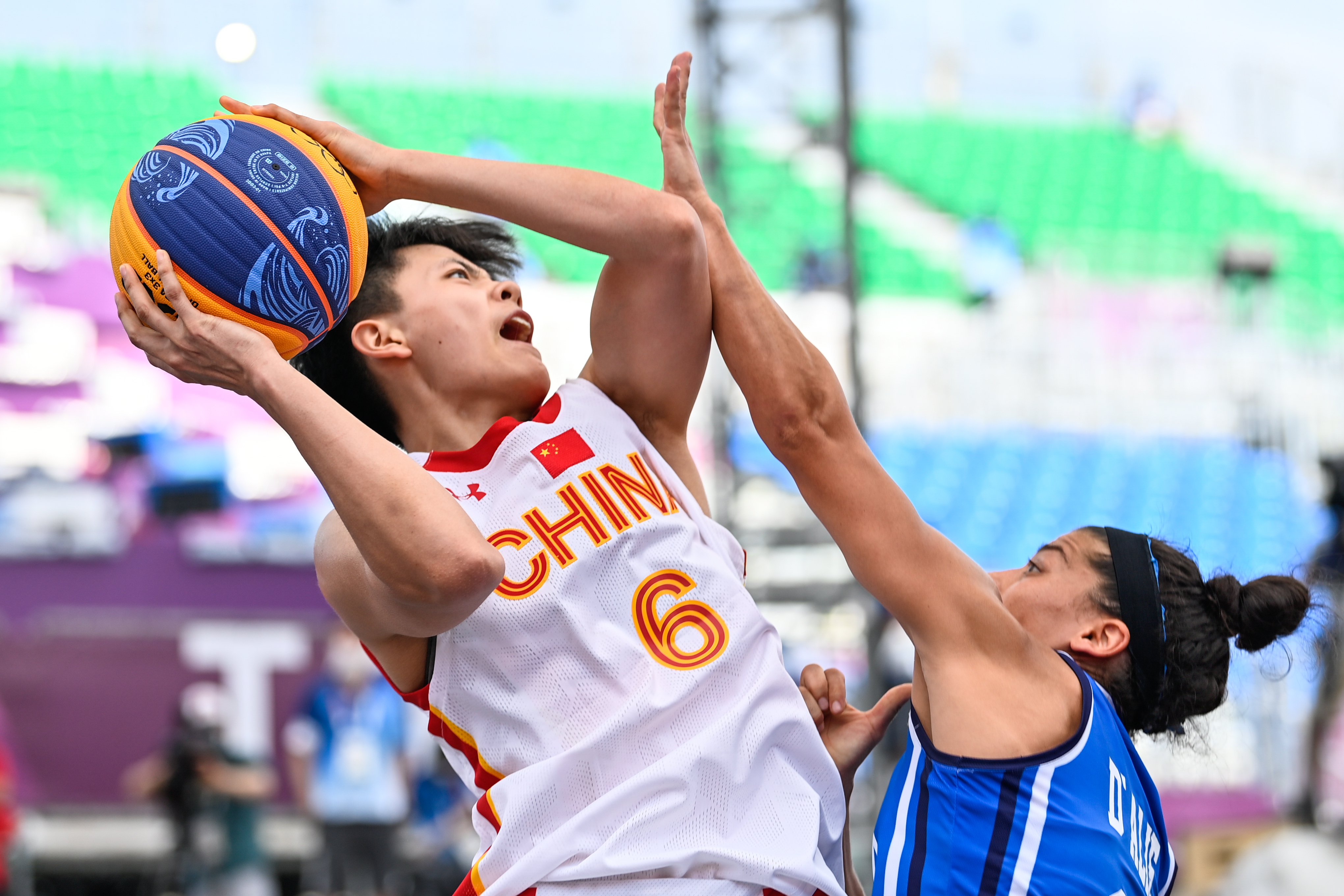 栾利程滑翔劈扣领衔CBA第十轮五佳球